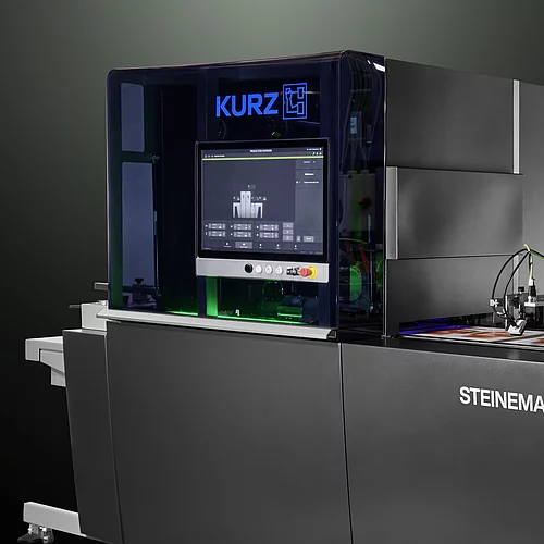 Hightech-Digitalveredelungsmaschine von KURZ mit Touchscreen und farbigem Druckmaterial.