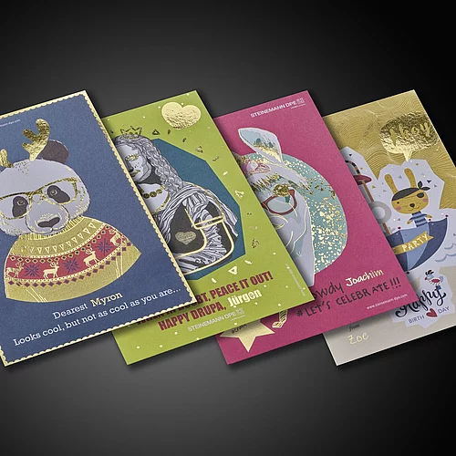 Vier bunte Grußkarten mit Goldfolie: Panda, Löwin, Hase mit Brille und Piratenhase.